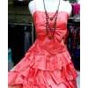 gaun merah pita besar