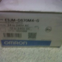 E3JM-DS70M4-G Omron Built In Power Supply Photoelectric Sensor