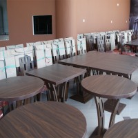 Meja dan Kursi Restoran
