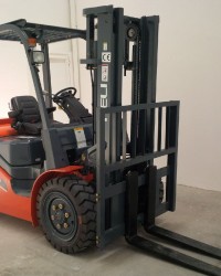 Forklift Diesel 3 ton 3 Meter garansi 2 Tahun 