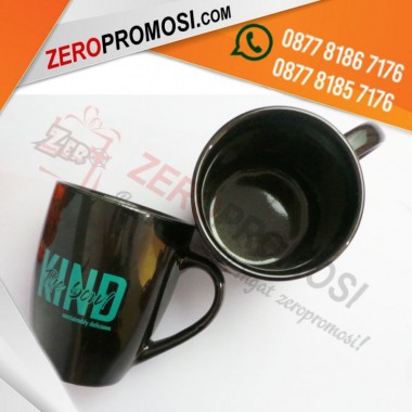 Mug Keramik Hitam untuk souvenir dengan custom logo - mug promosi