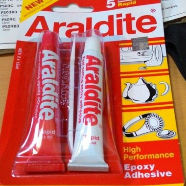 Lem Epoxy besi Araldite Rapid 5 Menit merah