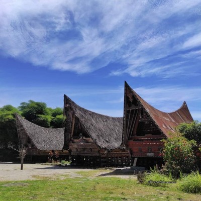 Tomok Salah Satu Objek Wisata di Pulau Samosir