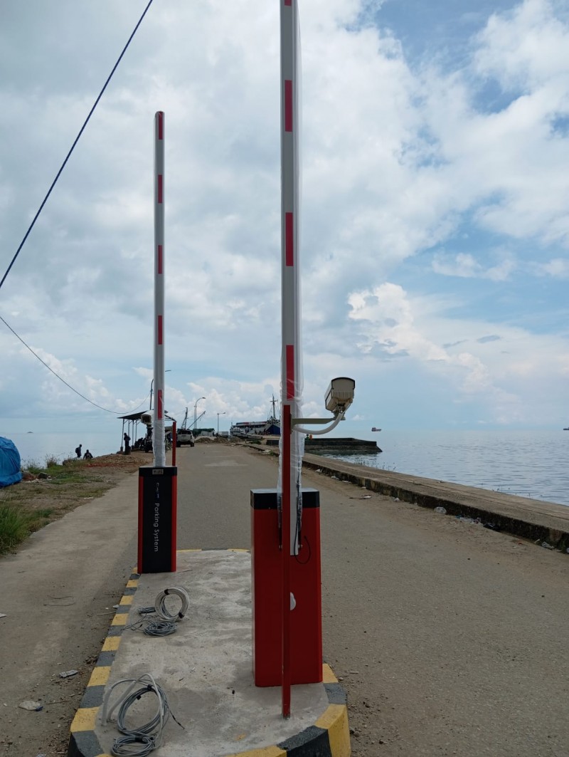 palang parkir pelabuhan (2)